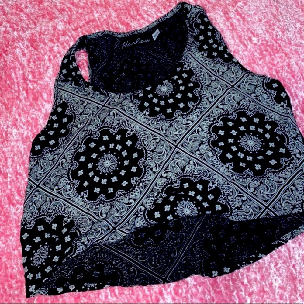 Black and white cropped top
